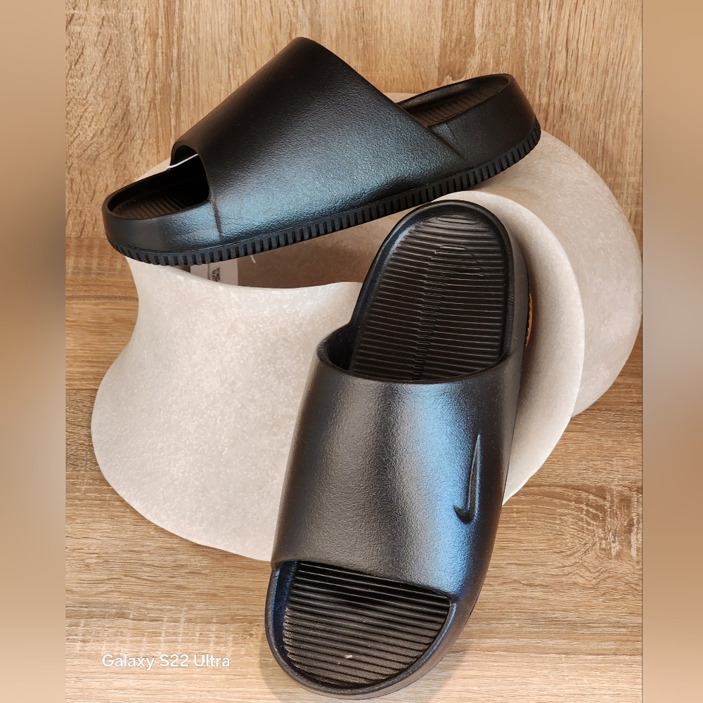Nike Black Calm Women's Water-Friendly Foam Comfortable Experience Slides